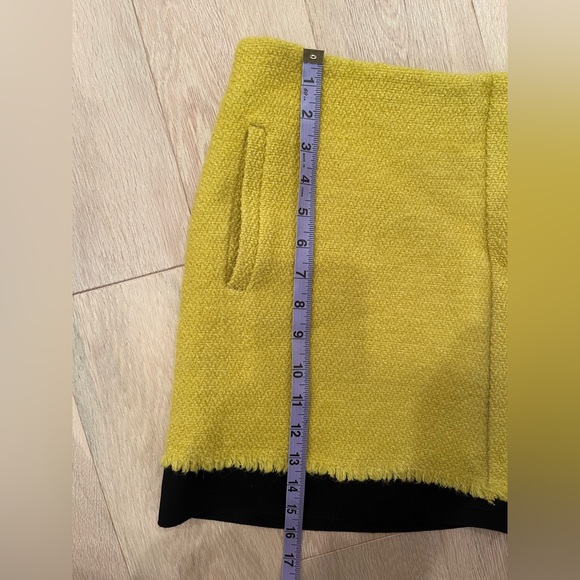 COPY - Diane Von Furstenburg yellow tweed mini skirt in size 4 - Picture 6 of 7